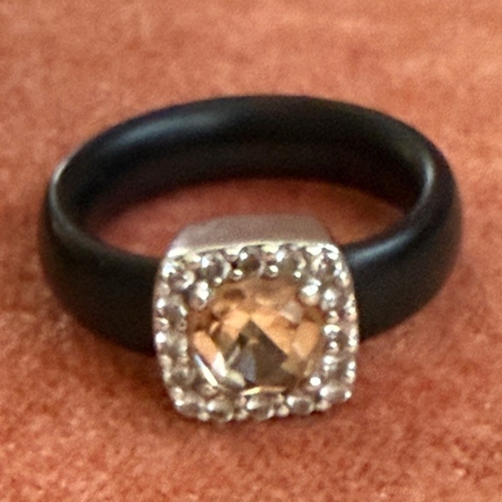 Unique Belle Etoile amber, rhinestone and rubber ring🧡NWOT